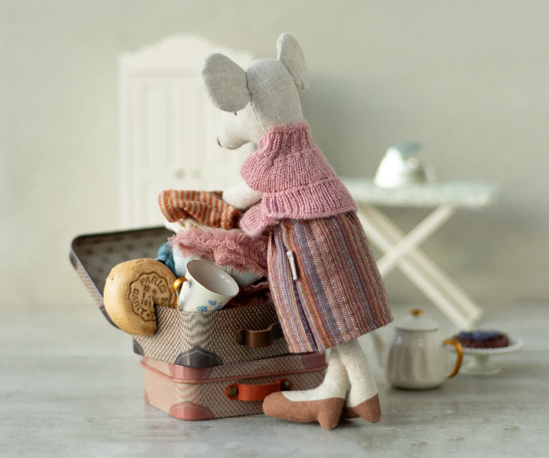 Hot Maileg Knitted blouse and skirt in suitcase, Grandma mouse